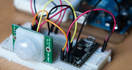 Cómo usar un sensor de movimiento PIR con Arduino